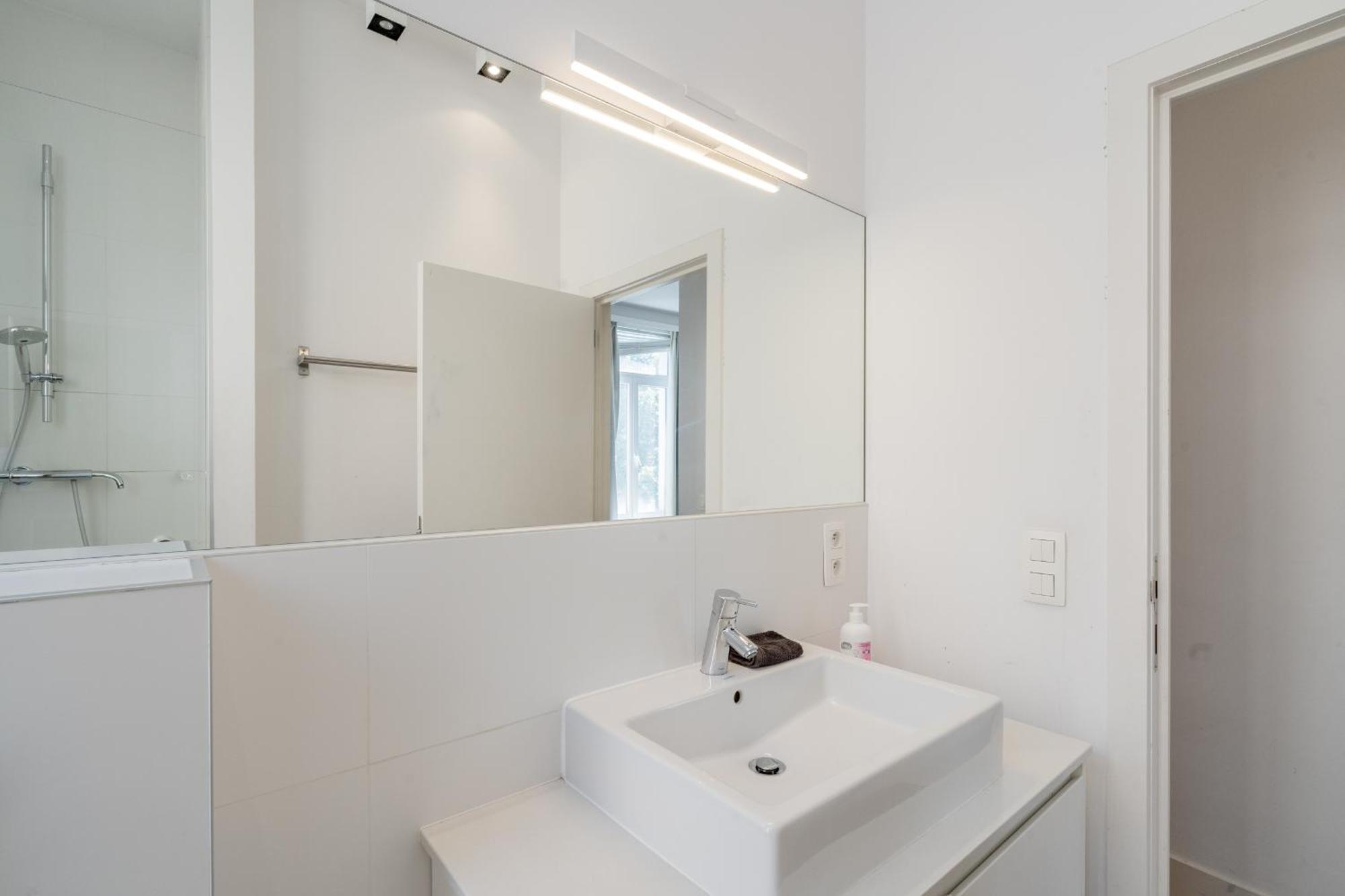 Light Modern Apartment In The Heart Of אנטוורפן מראה חיצוני תמונה